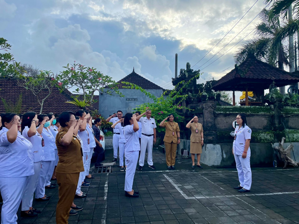 PELAKSANAAN KEGIATAN APEL PAGI DI UPTD PUSKESMAS MENGWI II